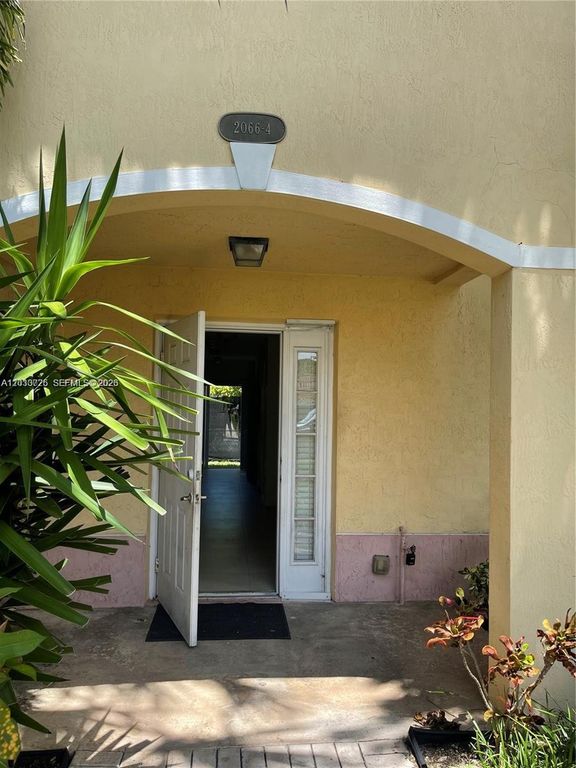 Image 3 of property listing at 2066 NE 167th St 3-108, North Miami Beach, FL 33162