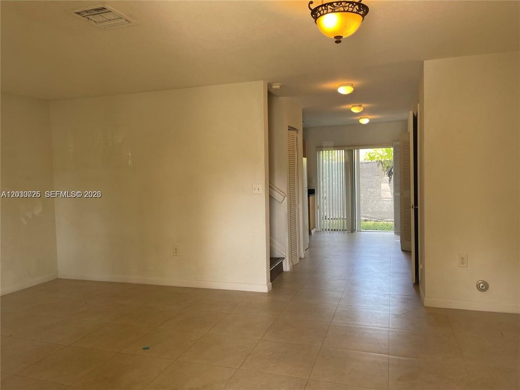 Image 7 of property listing at 2066 NE 167th St 3-108, North Miami Beach, FL 33162