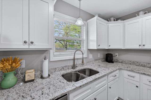 961 Fairlane Dr, Lewisburg, TN 37091