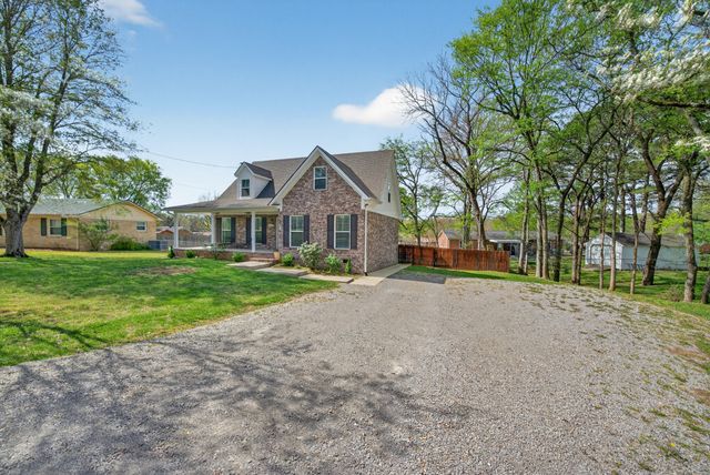 961 Fairlane Dr, Lewisburg, TN 37091