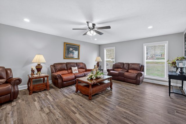 961 Fairlane Dr, Lewisburg, TN 37091