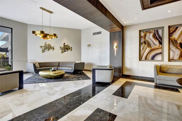 20515 E Country Club Drive 2147, Aventura, FL 33180