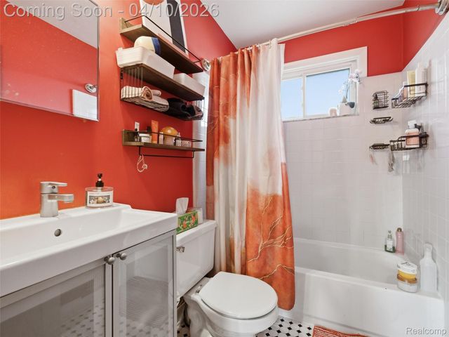 1222 E Lincoln Avenue, Royal Oak Charter Township, MI 48067