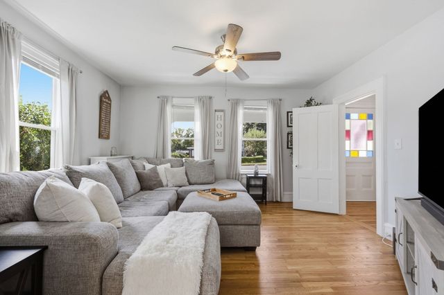 91 N Main St, East Longmeadow, MA 01028