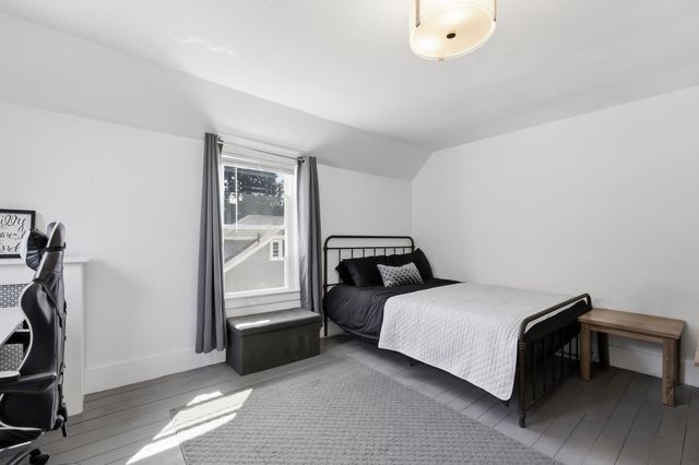 91 N Main St, East Longmeadow, MA 01028