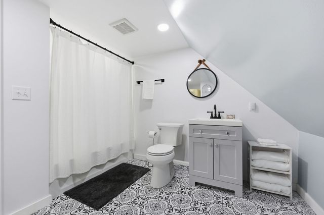 91 N Main St, East Longmeadow, MA 01028