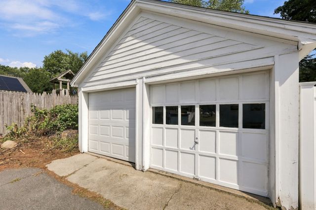 91 N Main St, East Longmeadow, MA 01028