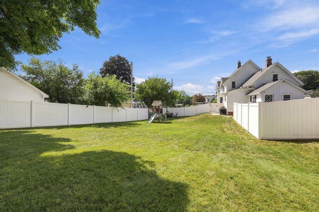 91 N Main St, East Longmeadow, MA 01028