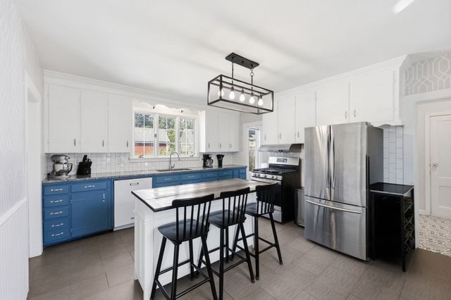 91 N Main St, East Longmeadow, MA 01028