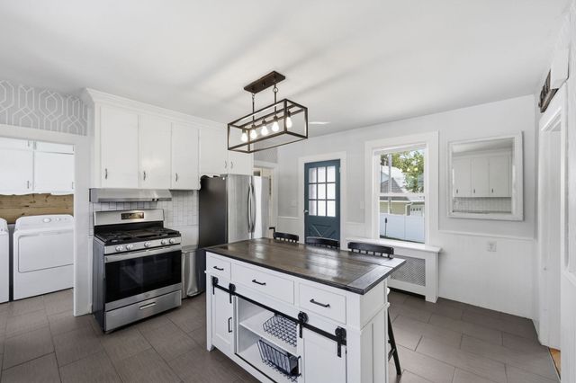 91 N Main St, East Longmeadow, MA 01028