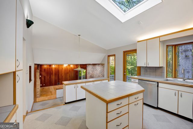 3278 Embry Hills Drive, Atlanta, GA 30341