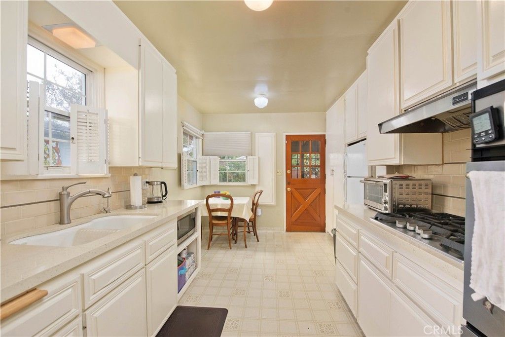 19416 Welby, Reseda, CA 91335 — photo 4