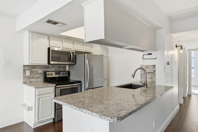 2505 Wedglea Drive 114, Dallas, TX 75211