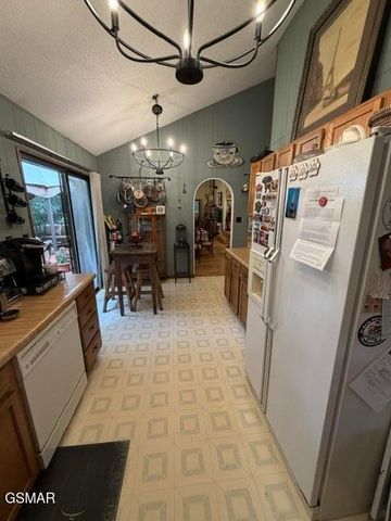 1633 Cardinal Drive, Gatlinburg, TN 37738