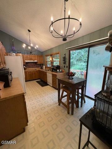 1633 Cardinal Drive, Gatlinburg, TN 37738