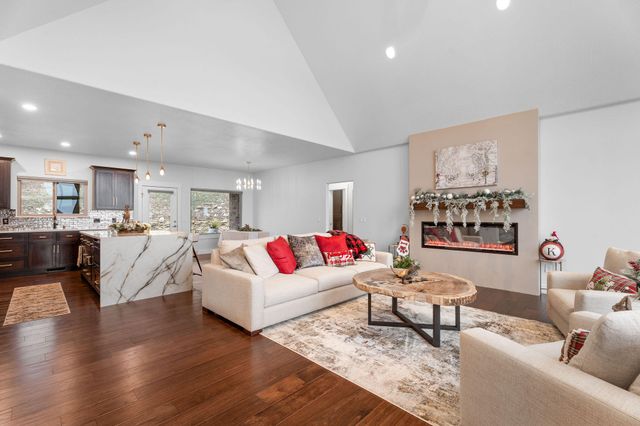 617 Meadowview Lane, Saddlebrooke, MO 65630