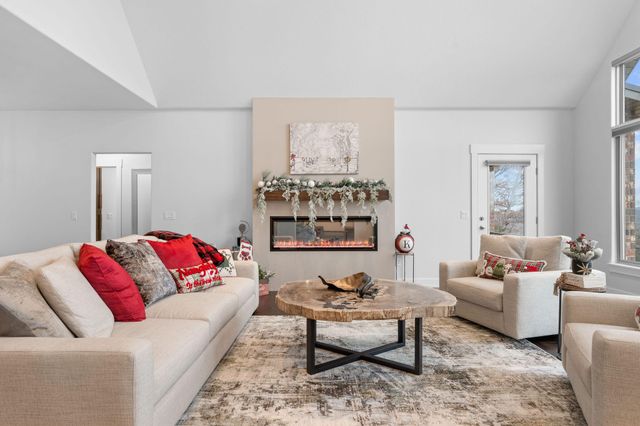 617 Meadowview Lane, Saddlebrooke, MO 65630