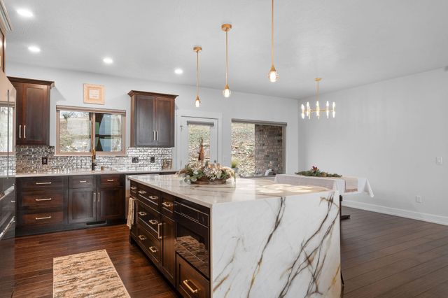 617 Meadowview Lane, Saddlebrooke, MO 65630