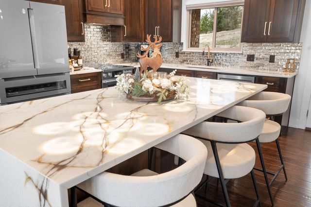 617 Meadowview Lane, Saddlebrooke, MO 65630