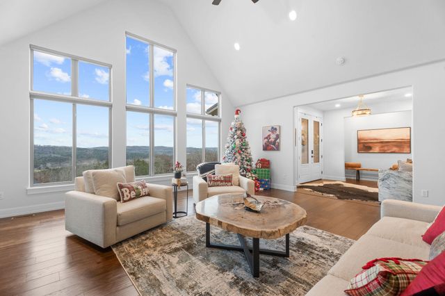 617 Meadowview Lane, Saddlebrooke, MO 65630