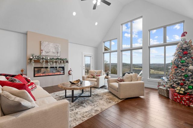 617 Meadowview Lane, Saddlebrooke, MO 65630