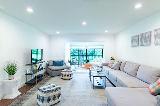 9282 Vista Del Lago D, Boca Raton, FL 33428