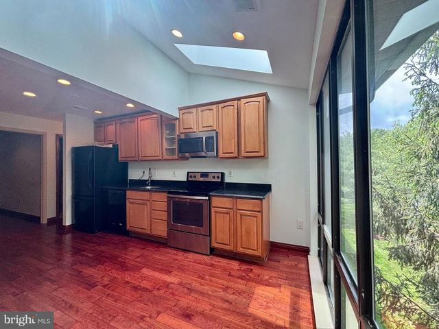 8101 NEEDWOOD RD #202, Derwood, MD 20855