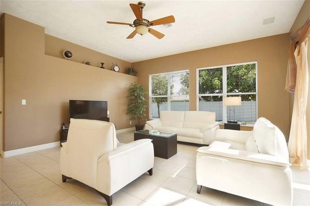 1725 SE 10th PL, Cape Coral, FL 33990