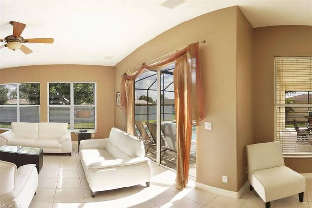 1725 SE 10th PL, Cape Coral, FL 33990