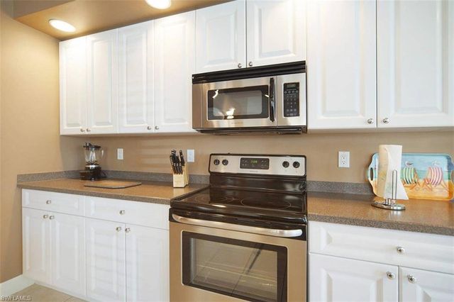 1725 SE 10th PL, Cape Coral, FL 33990