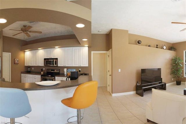 1725 SE 10th PL, Cape Coral, FL 33990