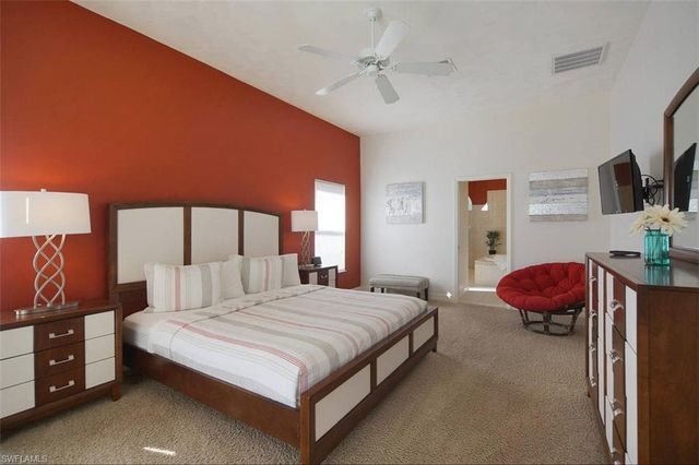 1725 SE 10th PL, Cape Coral, FL 33990