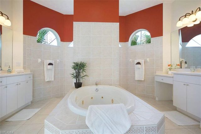 1725 SE 10th PL, Cape Coral, FL 33990