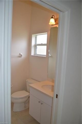 1725 SE 10th PL, Cape Coral, FL 33990