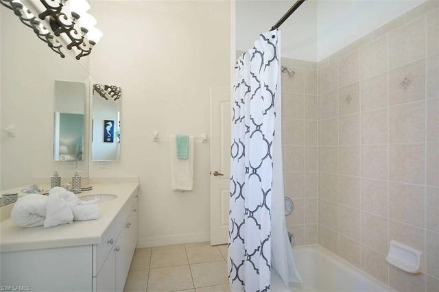 1725 SE 10th PL, Cape Coral, FL 33990