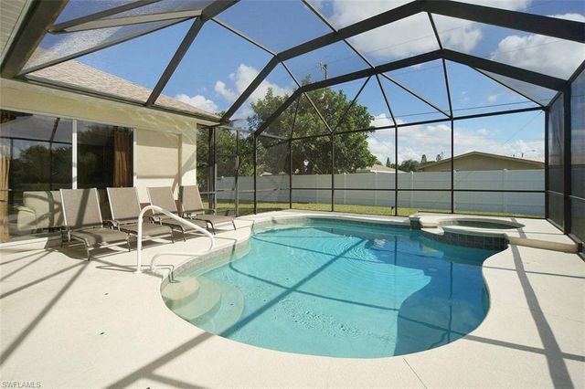 1725 SE 10th PL, Cape Coral, FL 33990