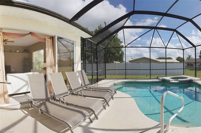 1725 SE 10th PL, Cape Coral, FL 33990