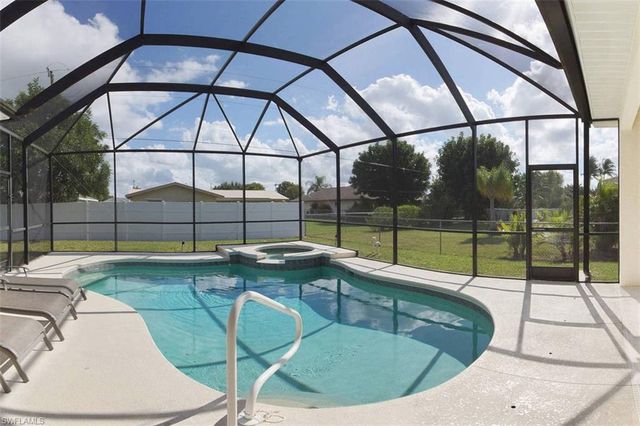 1725 SE 10th PL, Cape Coral, FL 33990