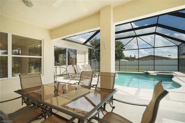 1725 SE 10th PL, Cape Coral, FL 33990