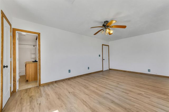 1902 Fm 563, Anahuac, TX 77514