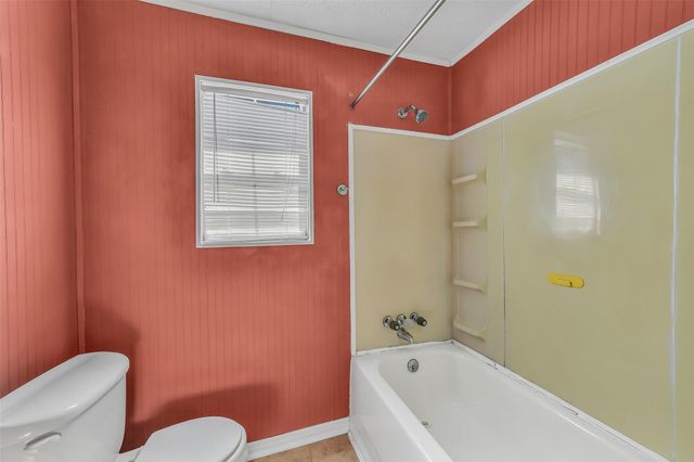 1902 Fm 563, Anahuac, TX 77514