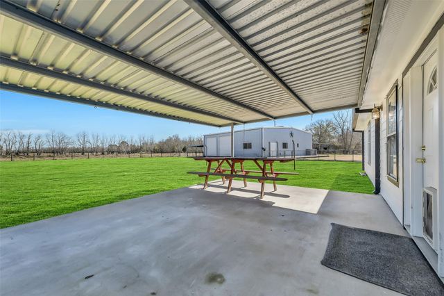 1902 Fm 563, Anahuac, TX 77514