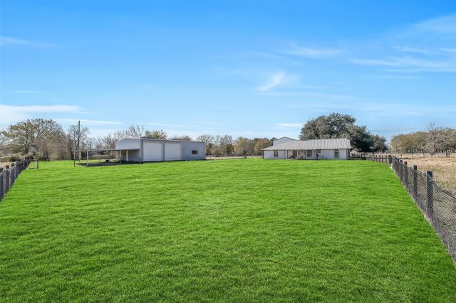 1902 Fm 563, Anahuac, TX 77514