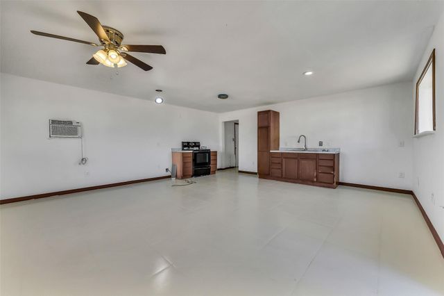 1902 Fm 563, Anahuac, TX 77514