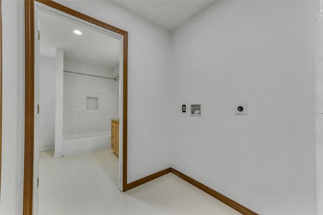 1902 Fm 563, Anahuac, TX 77514