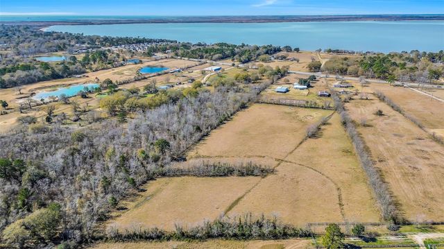 1902 Fm 563, Anahuac, TX 77514