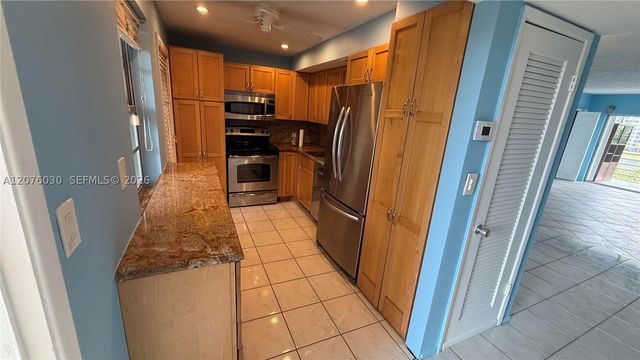 2751 N Palm Aire Dr 502, Pompano Beach, FL 33069