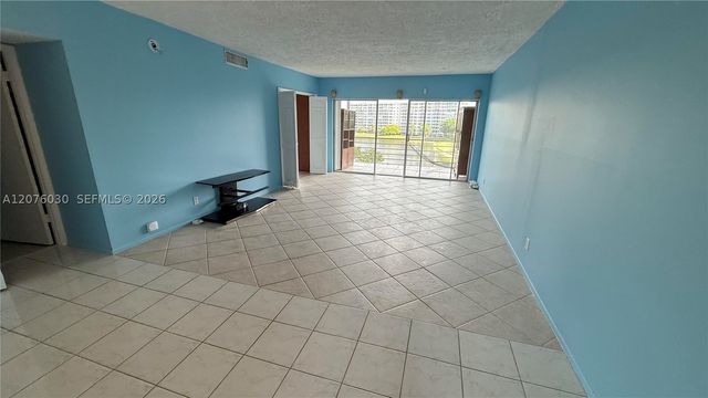 2751 N Palm Aire Dr 502, Pompano Beach, FL 33069