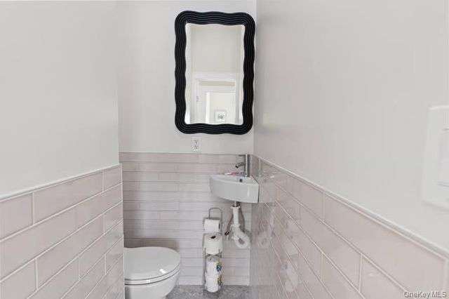 906 Evergreen Walk, Ocean Beach, NY 11770