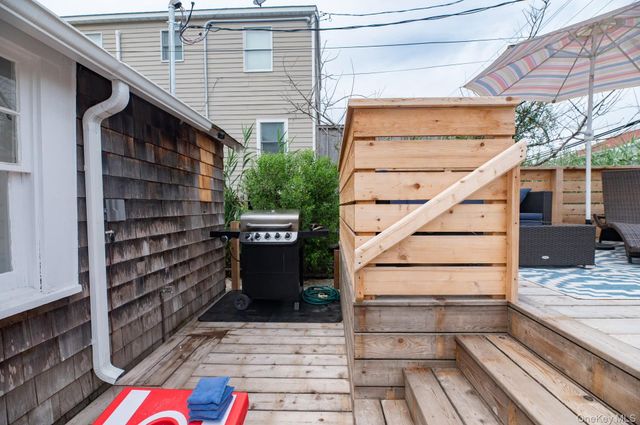 906 Evergreen Walk, Ocean Beach, NY 11770